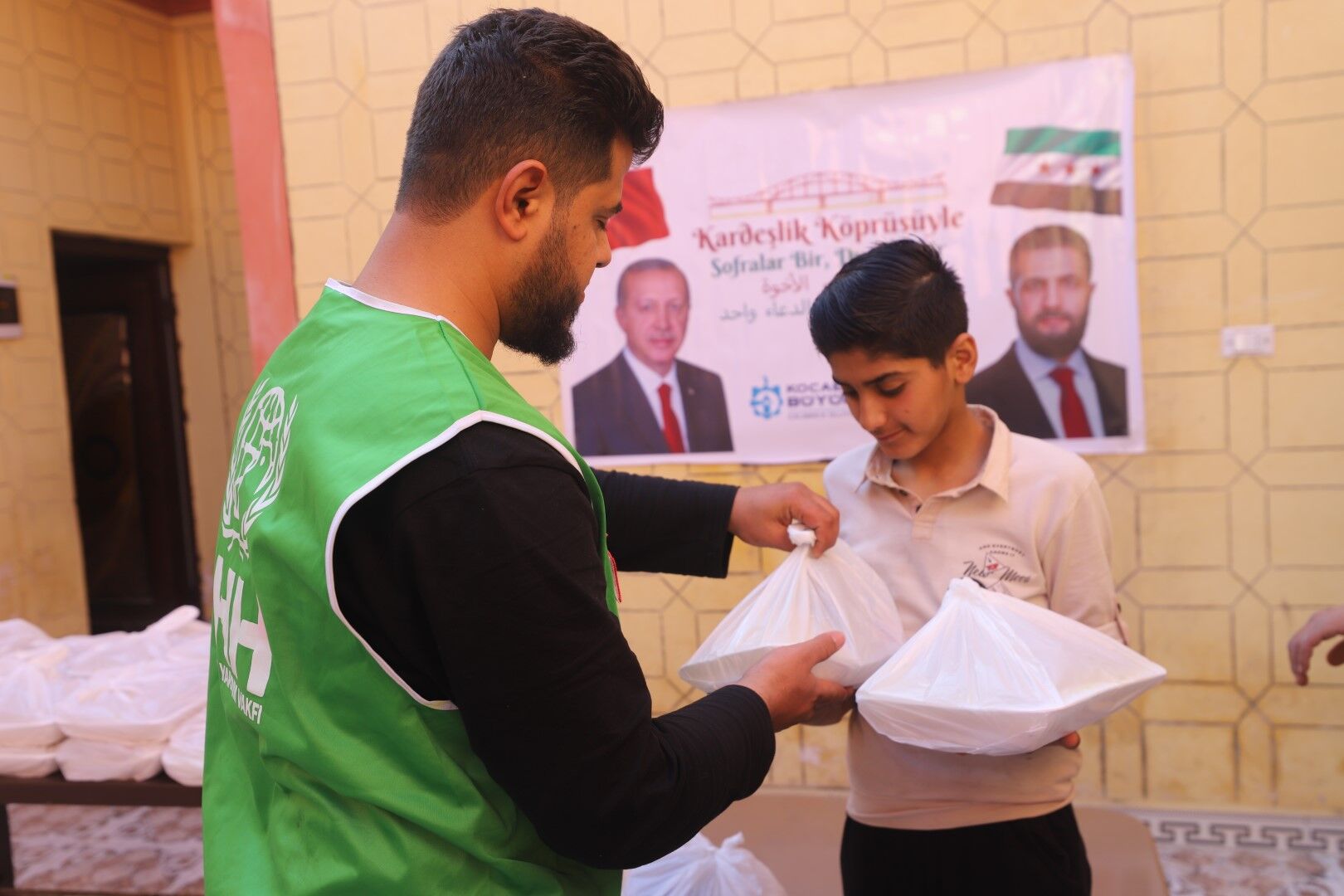 Suriye Rakka'da Büyükşehir'le Iftar Bereketi (8) (Büyük)