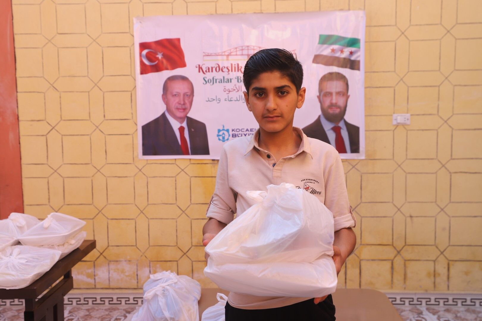 Suriye Rakka'da Büyükşehir'le Iftar Bereketi (9) (Büyük)