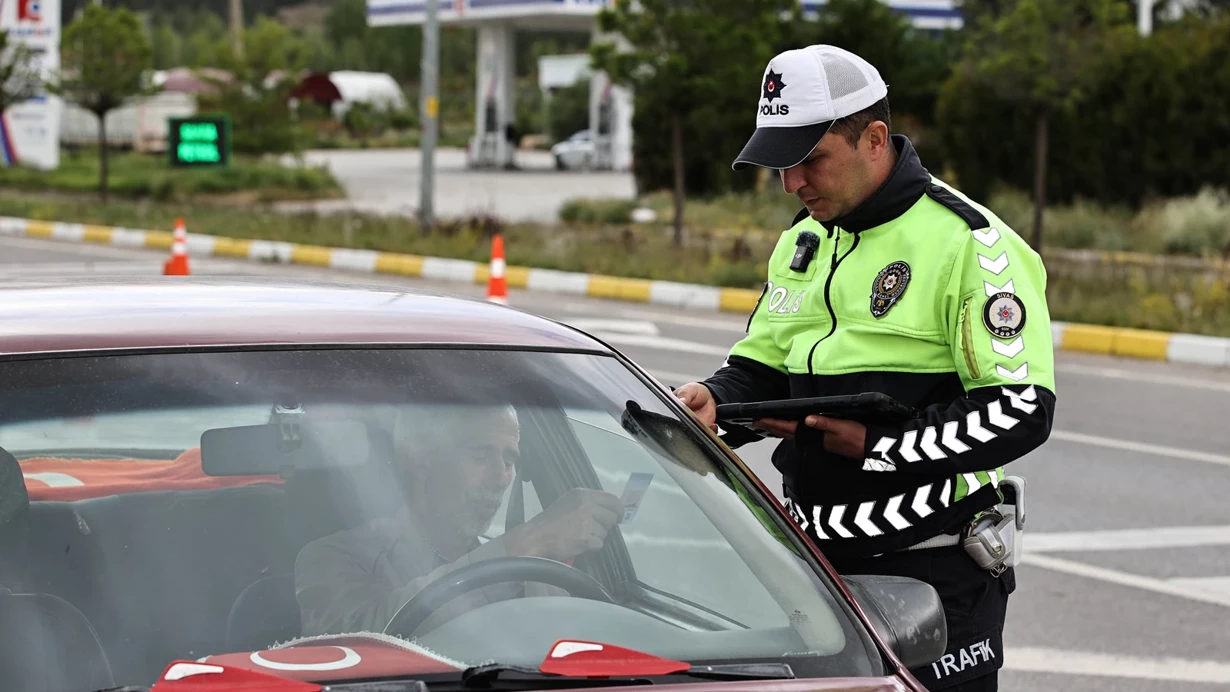 Trafik Kanunu Teklifi Tbmmde Kabul Edildi Ihlallere Rekor Cezalar Geliyor Whbv.jpg