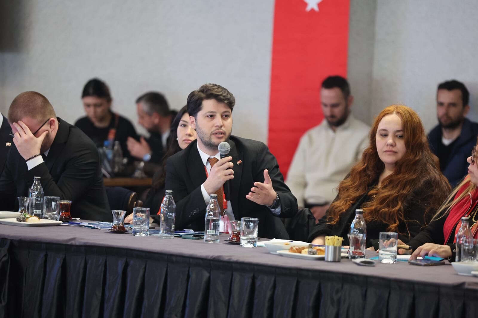 Başkan Büyükakın Uluslararası Gazetecilerle Bir Araya Geldi (3)