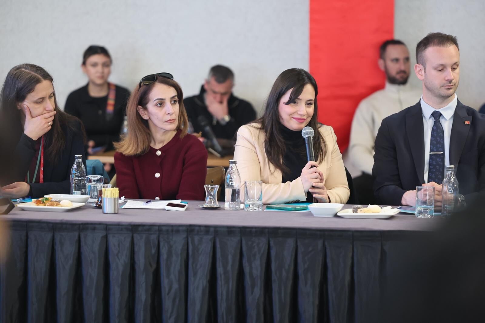 Başkan Büyükakın Uluslararası Gazetecilerle Bir Araya Geldi (7)