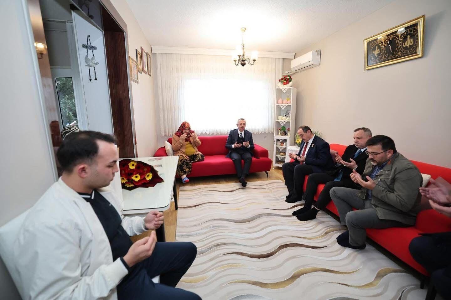 Başkan Büyükakın'dan Şehit Ailesine Bayram Ziyareti (2)