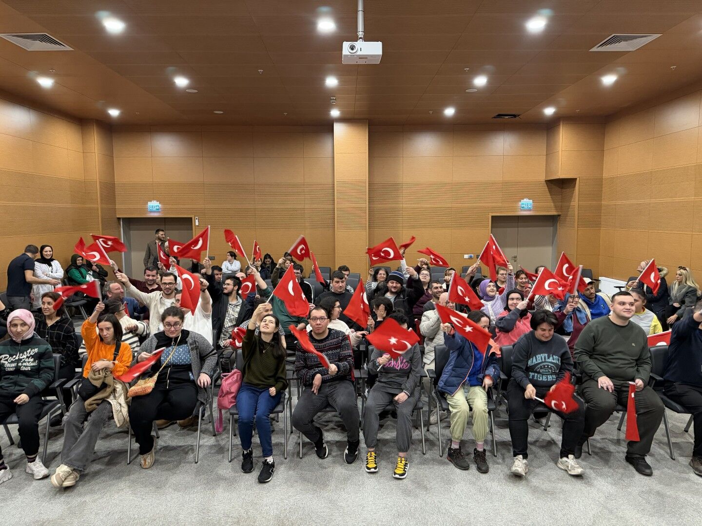 Beyaz Kalpler, Mehmet Akif Ersoy'u Andı (1)