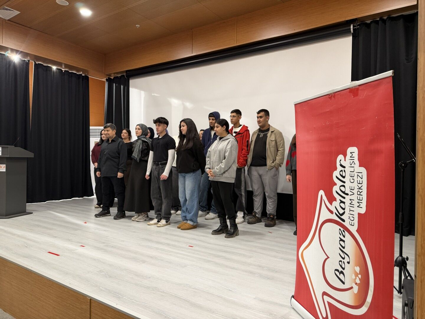 Beyaz Kalpler, Mehmet Akif Ersoy'u Andı (3)