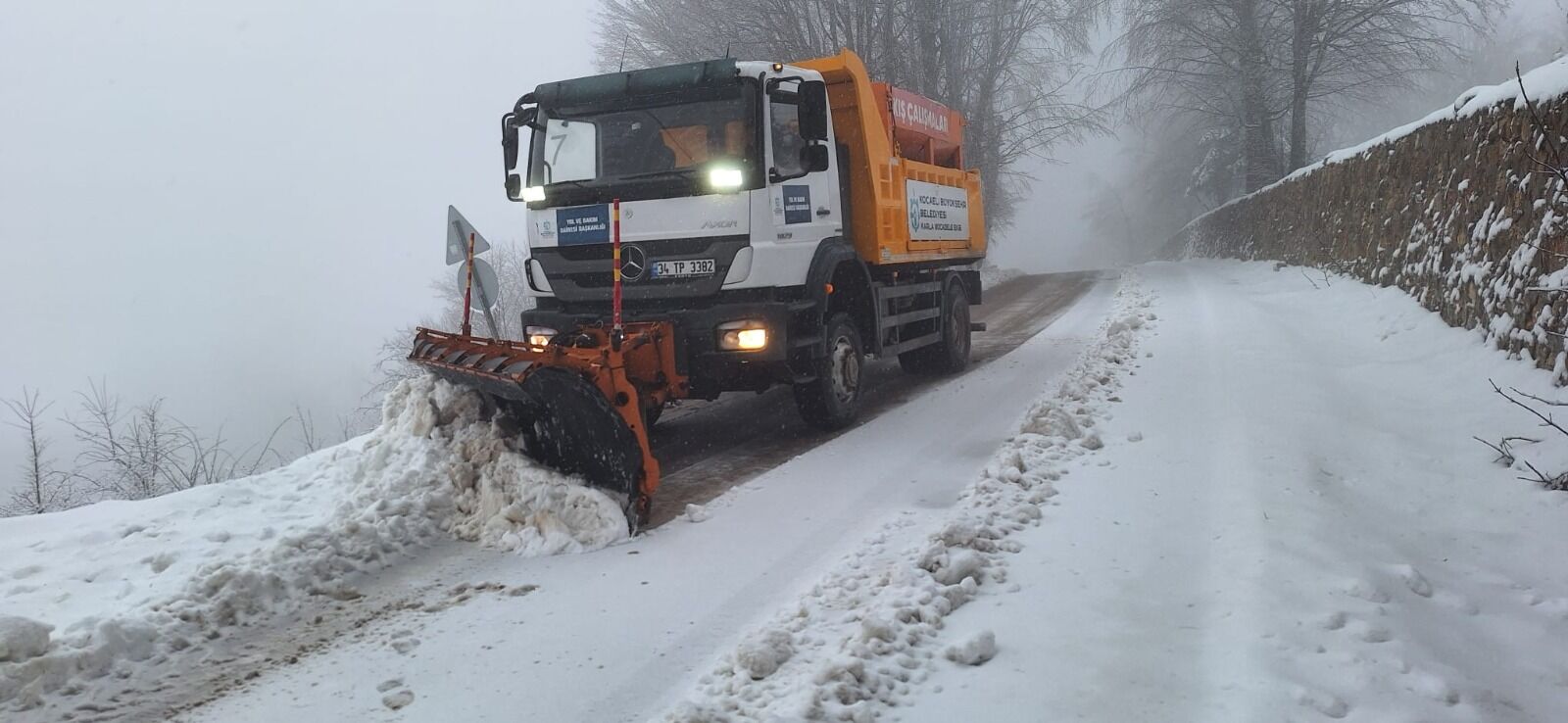 Büyükşehir, 235 Araç Ve 630 Personelle Görev Başında (4)