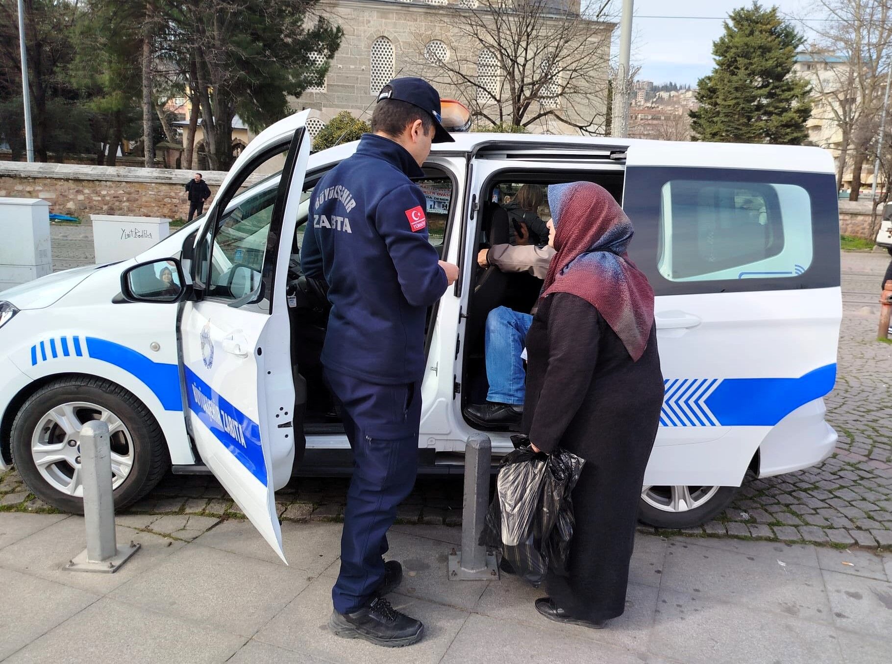 Büyükşehir Zabıtasından Örnek Duyarlılık (1)