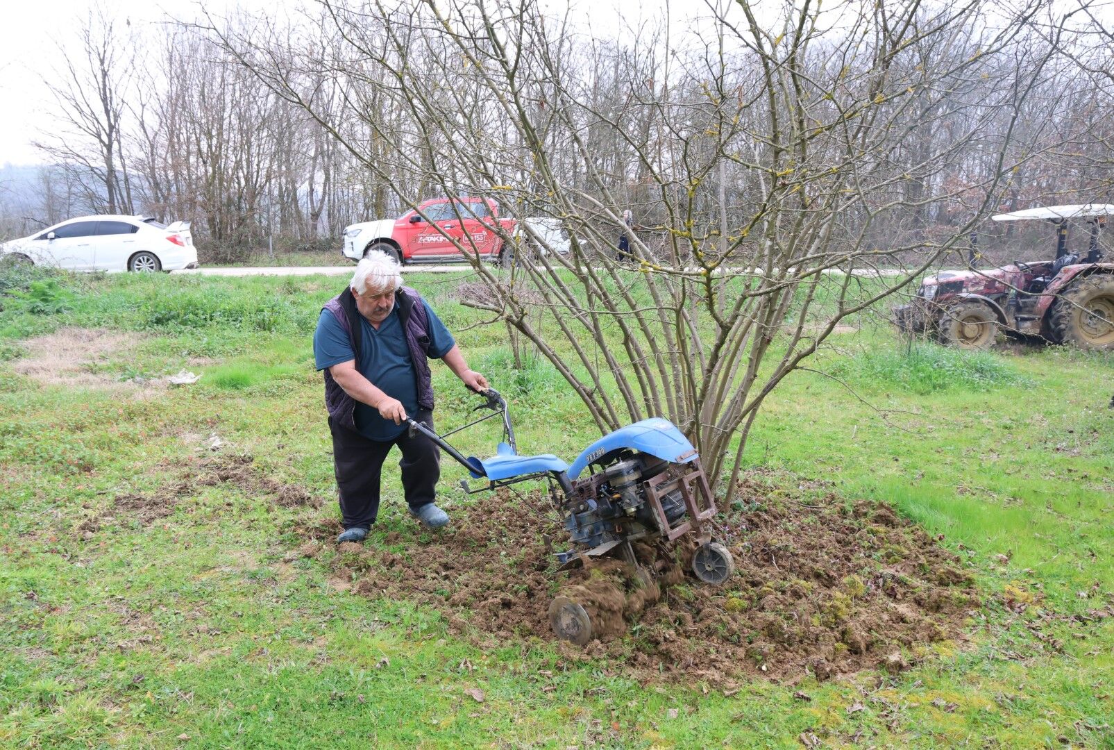 Gübreler Toprakla Buluşuyor, Çiftçinin Yüzü Gülüyor (1) (Büyük)