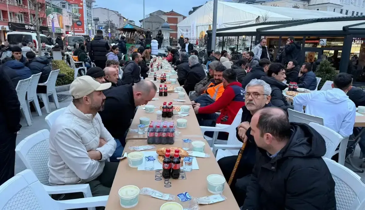Hodrimeydan Mehmet Ali Pasada Iftar Verdi 1 Kocaeligundem