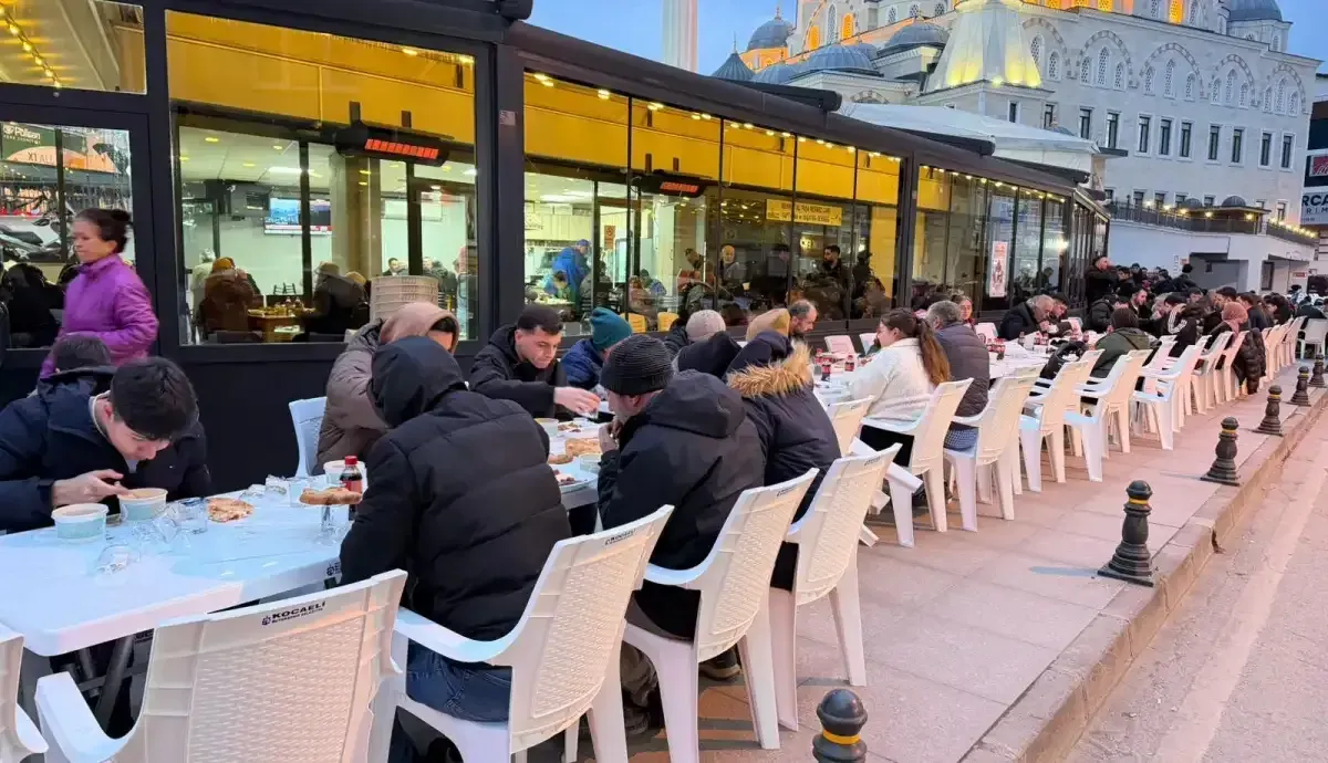 Hodrimeydan Mehmet Ali Pasada Iftar Verdi 12 Kocaeligundem