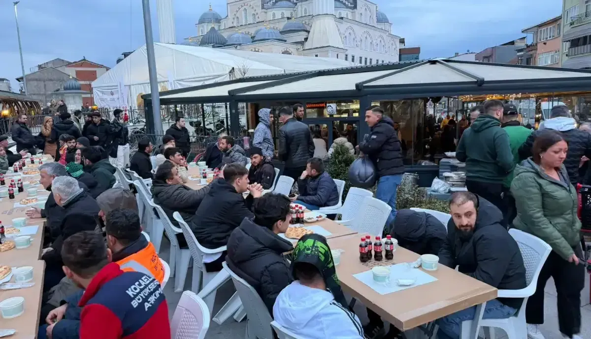 Hodrimeydan Mehmet Ali Pasada Iftar Verdi 3 Kocaeligundem