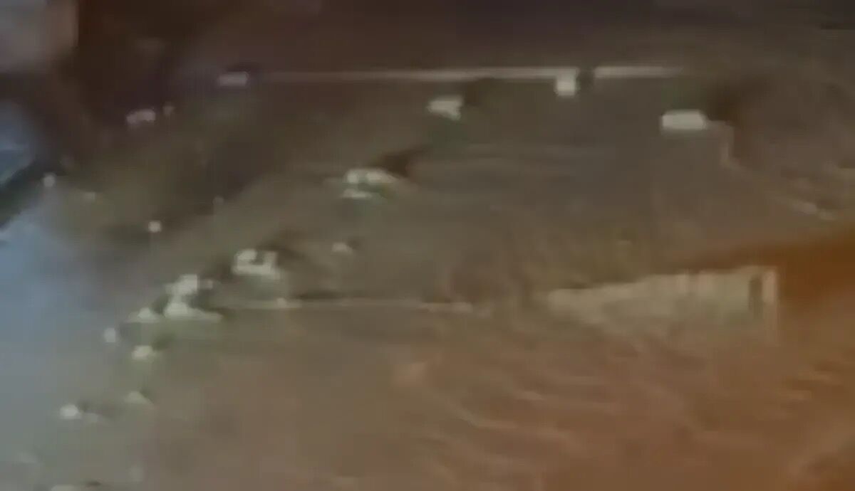 Zmitte Patlayan Su Borusu Sokagi Gole Cevirdi 3