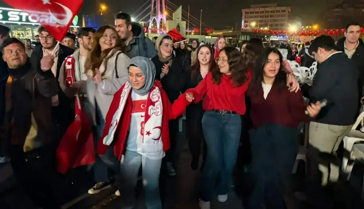 A Milli Takim Dunya Kupasinda Kocaelide Kutlamalar Geceye Damga Vurdu 1 Kocaeligundem