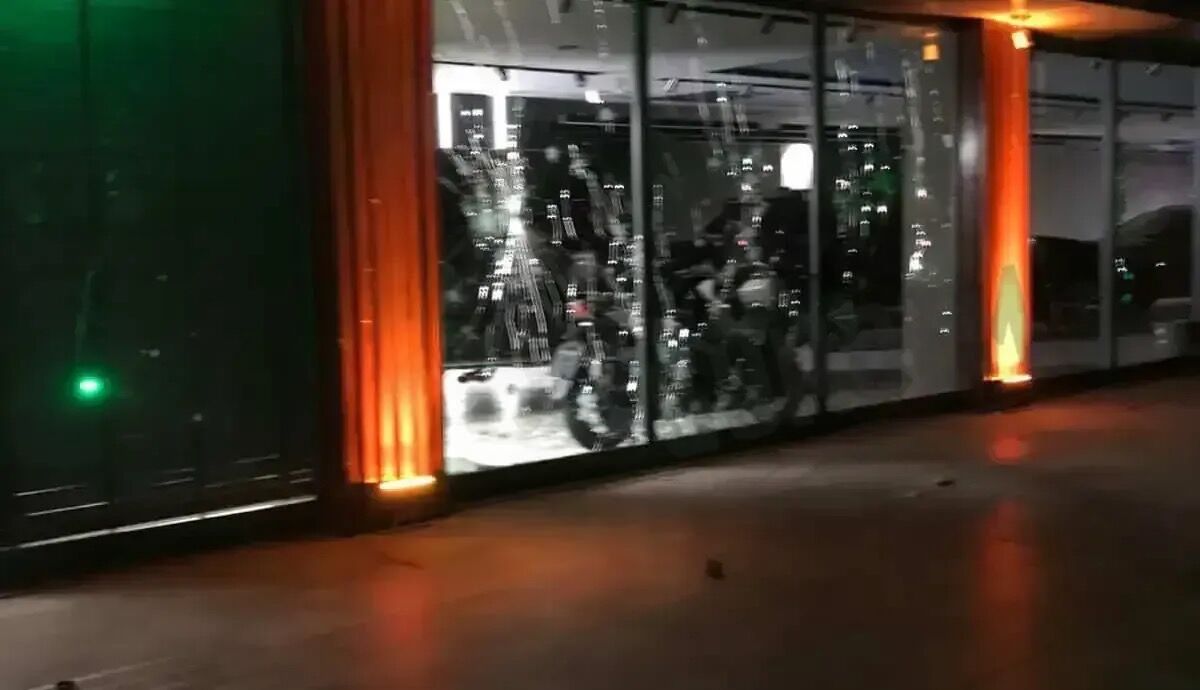 Basiskelede Oto Galeriye Saldiri Camlar Patladi Araclar Hurdaya Dondu 1775830599