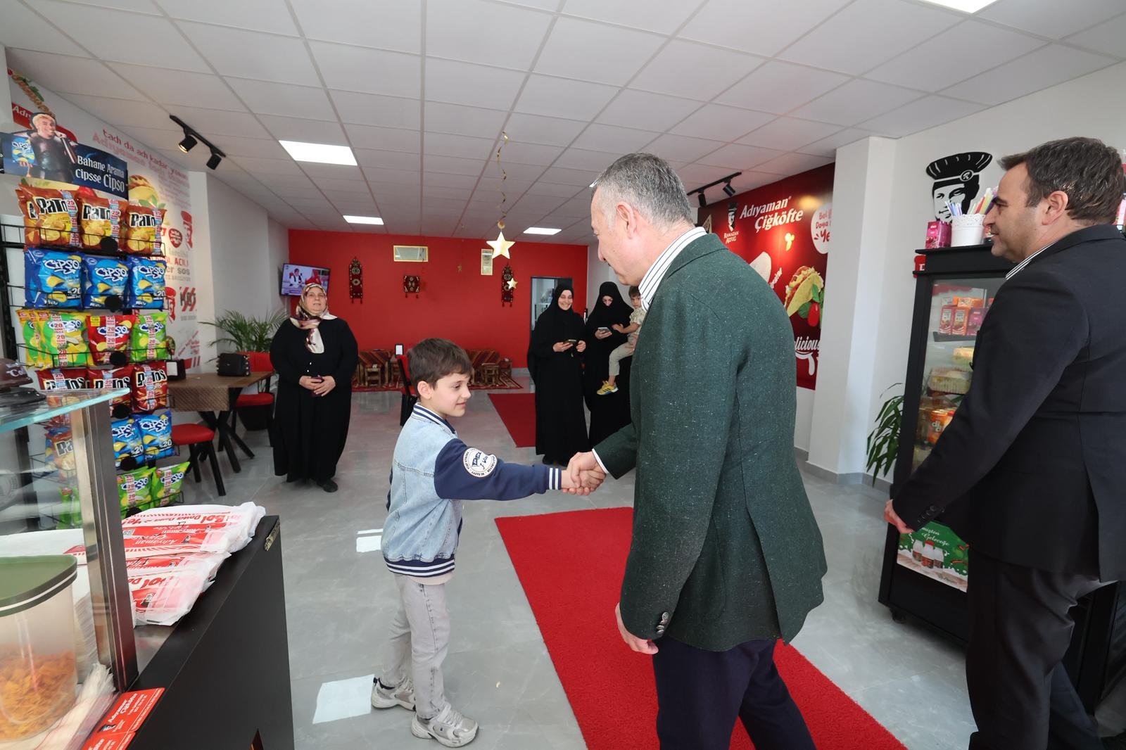 Başkan Büyükakın Esnafları Yalnız Bırakmıyor (1)