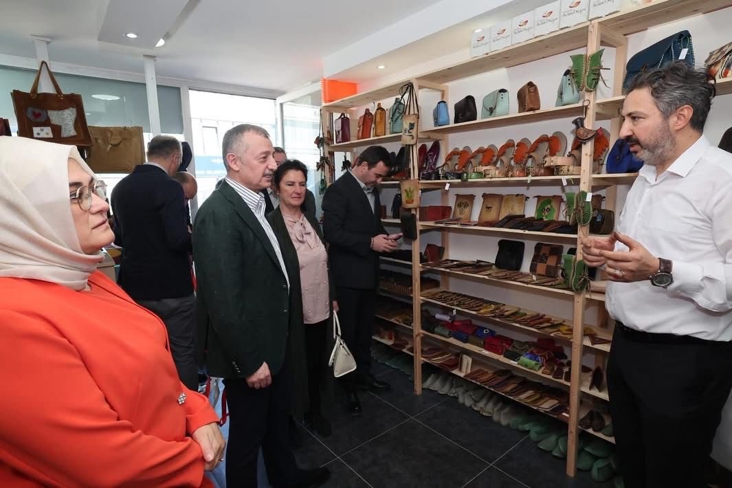 Başkan Büyükakın Esnafları Yalnız Bırakmıyor (4)