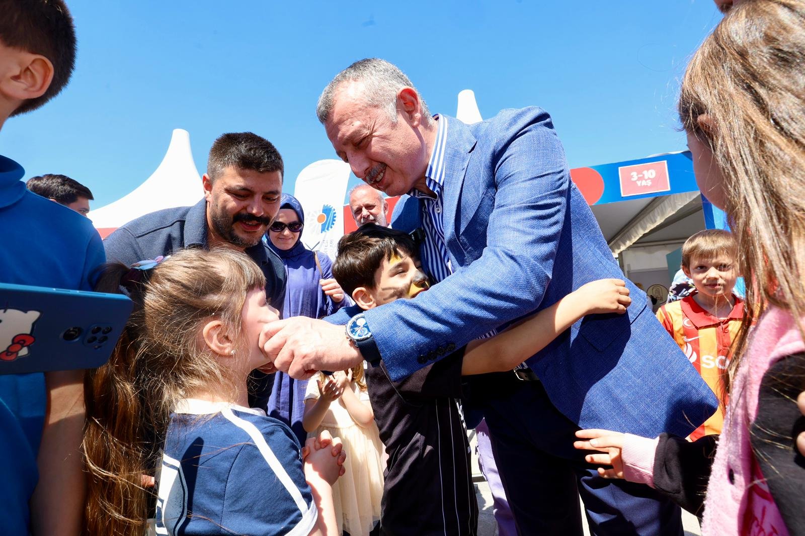 Başkan Büyükakın’a Çocuklardan Sevgi Seli (20)