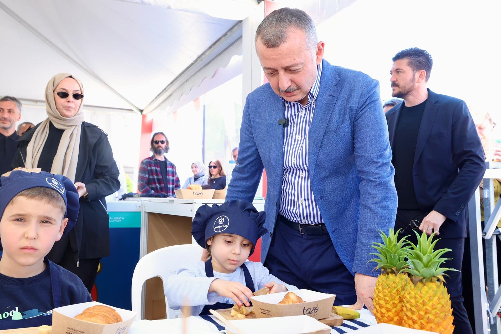 Başkan Büyükakın’a Çocuklardan Sevgi Seli (21)