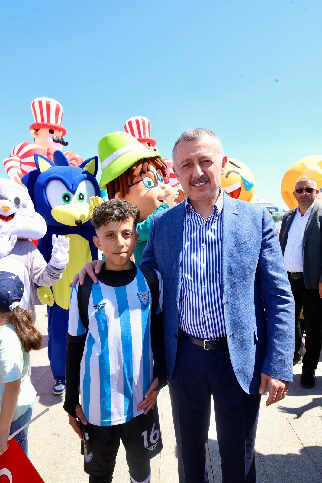 Başkan Büyükakın’a Çocuklardan Sevgi Seli (24)