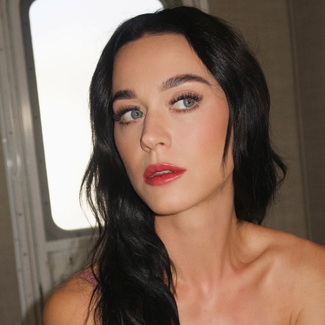 H Fz P H Z8 W M A A Nw E9