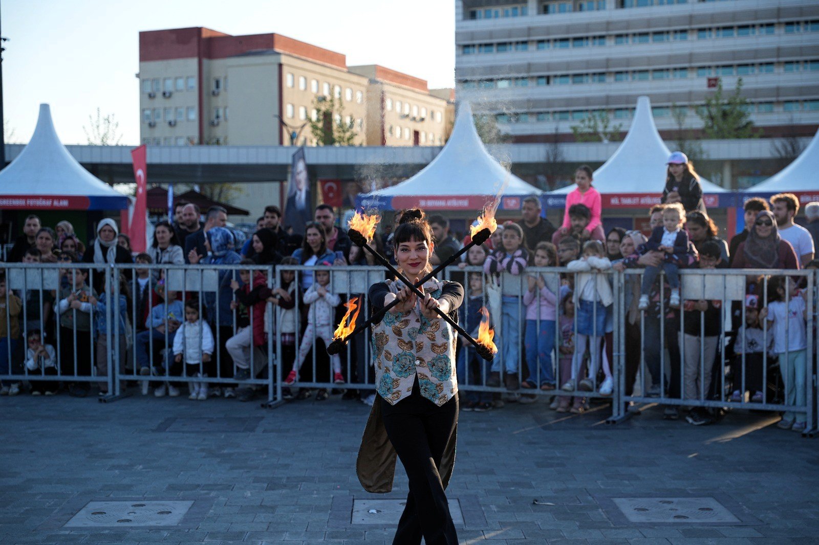 Havada Uçan Alevler Hayranlıkla Izlendi (1)