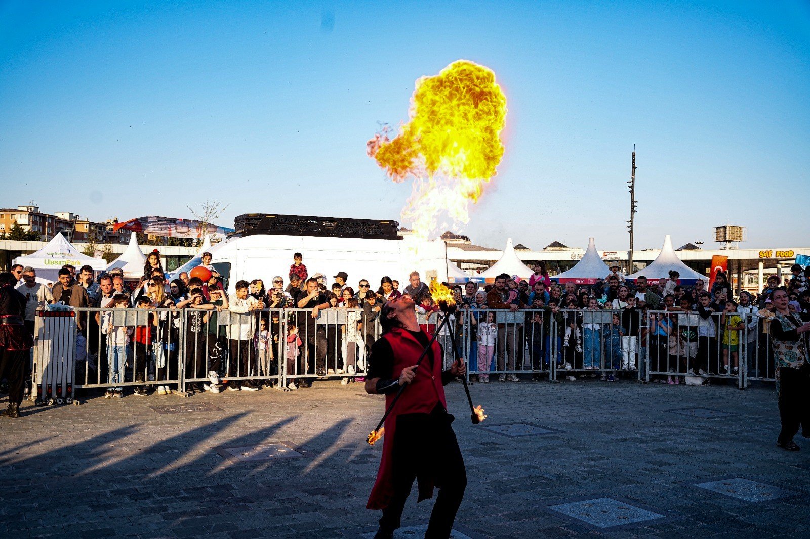 Havada Uçan Alevler Hayranlıkla Izlendi (5)