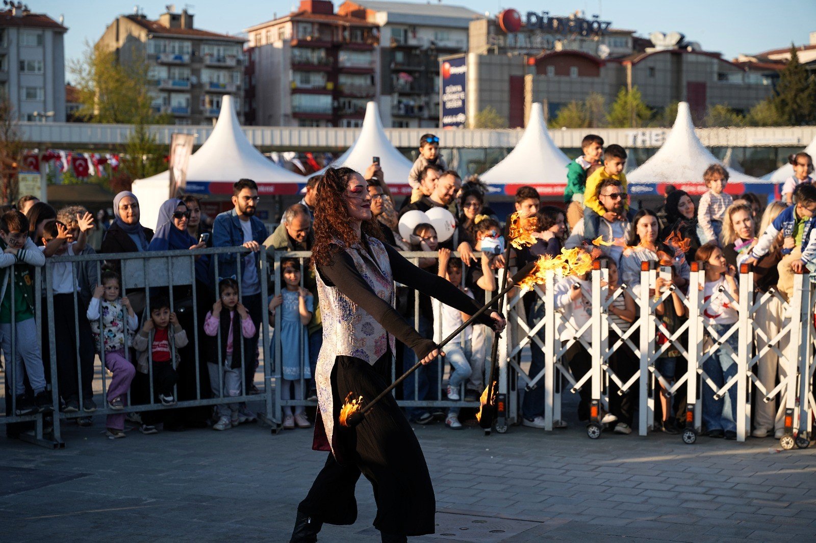 Havada Uçan Alevler Hayranlıkla Izlendi (6)