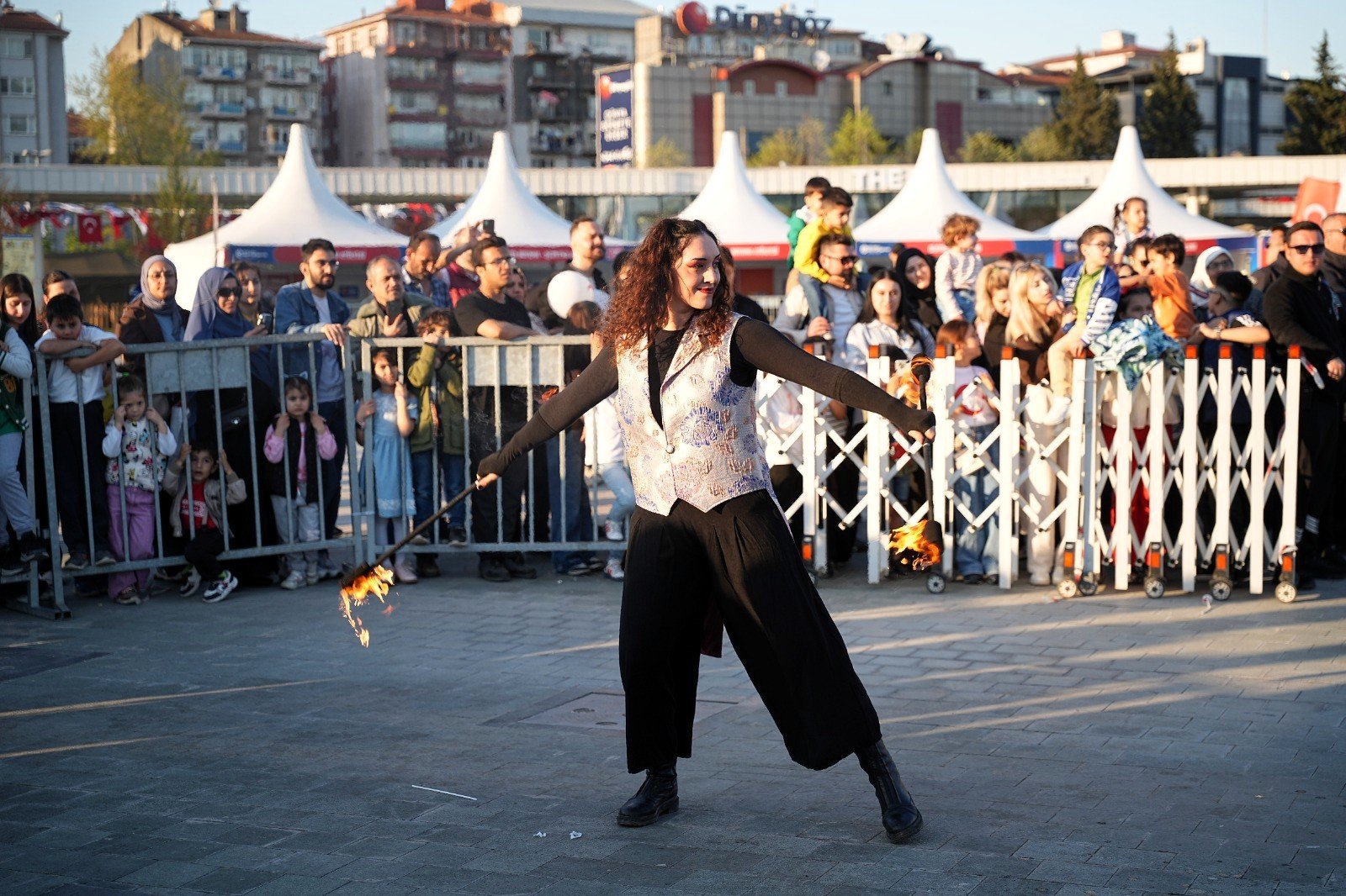 Havada Uçan Alevler Hayranlıkla Izlendi (8)