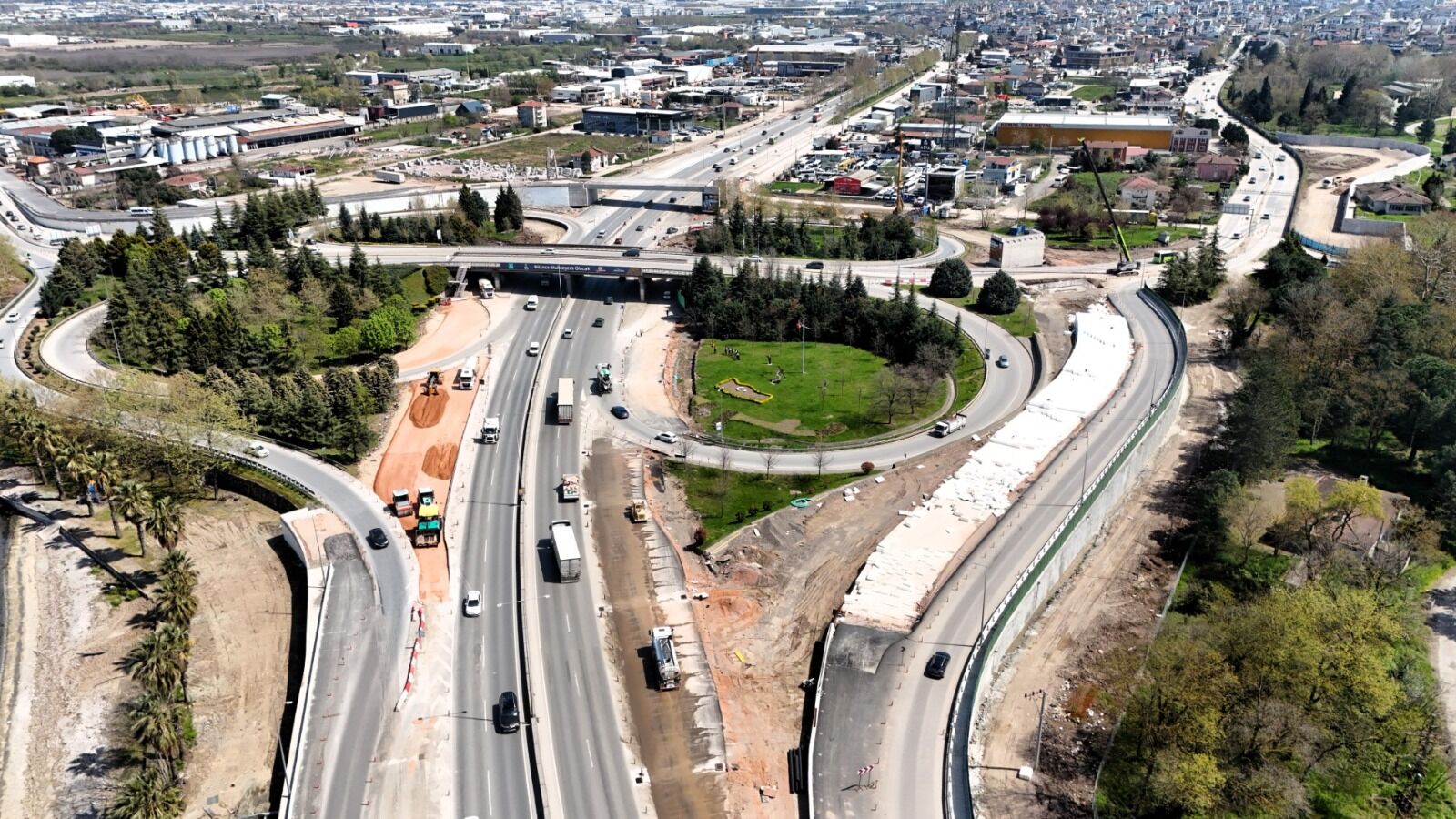 İzmit Sahil Bağlantı Kolu Trafiğe Kapatılıyor (2)