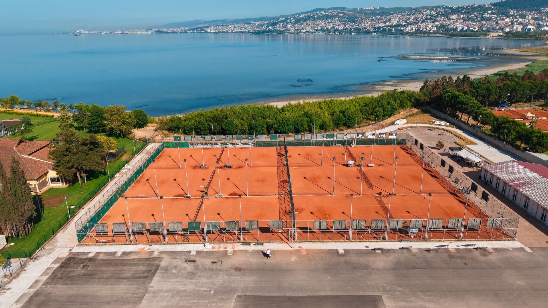 İzmi̇t Teni̇s Merkezi̇1