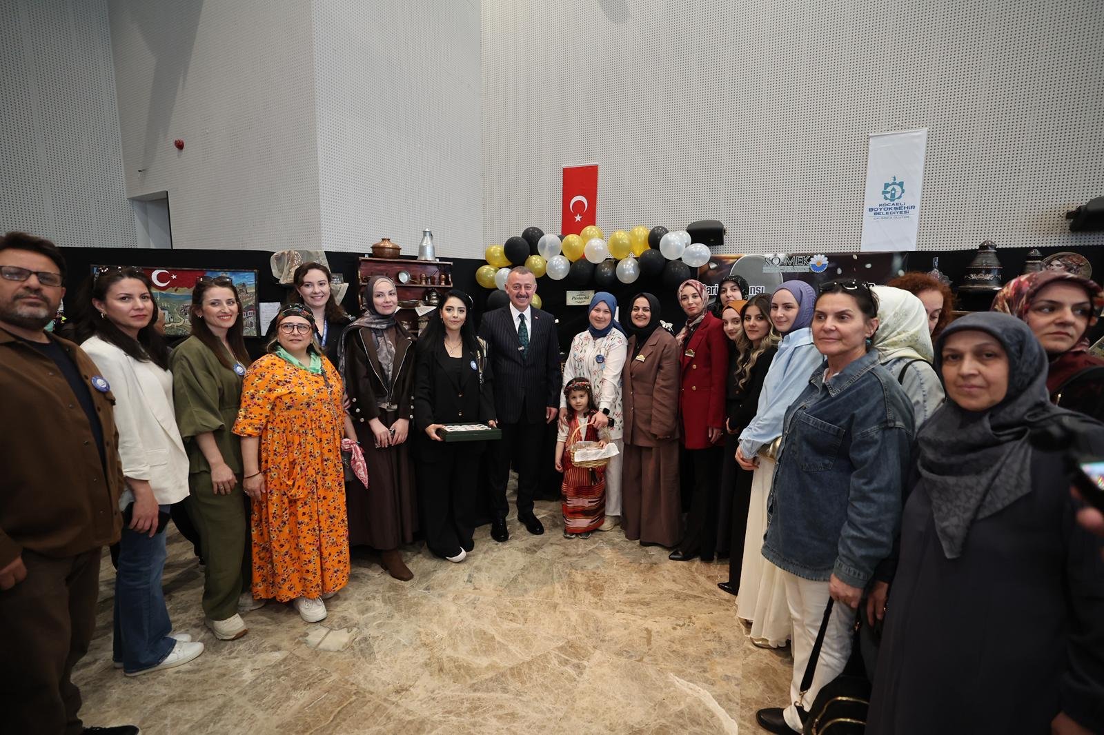 Ko Mek’ten İzmit’te Büyüleyen Yıl Sonu Sergisi (1)