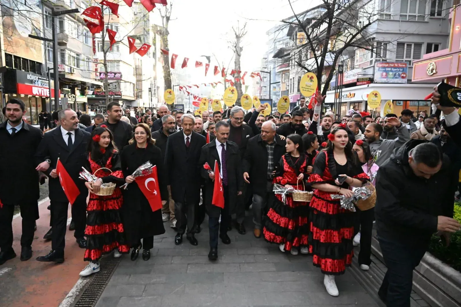 Kocaelide Romanlar Gunu Coskusu Kortej Kent Meydanina Yurudu1Wwwcagdaskocaelicom