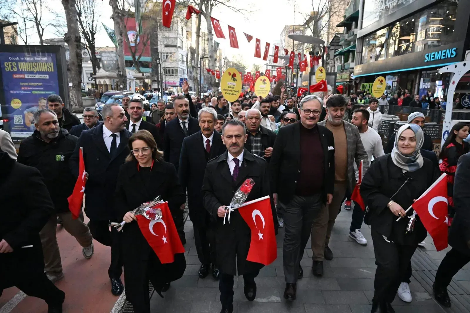 Kocaelide Romanlar Gunu Coskusu Kortej Kent Meydanina Yurudu3Wwwcagdaskocaelicom