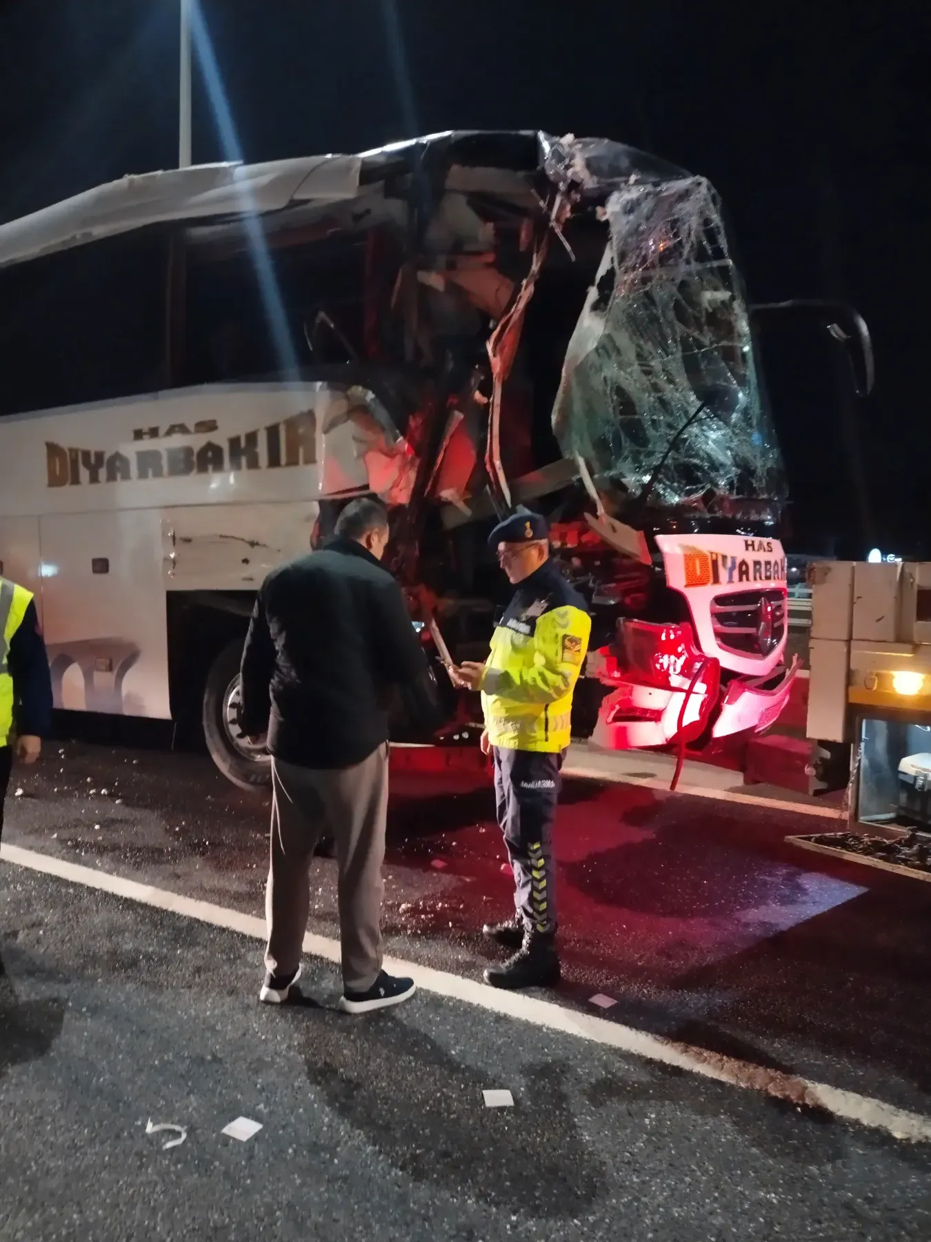 Kuzey Marmara Otoyolunda Yolcu Otobusu Tira Carpti 10 Yarali 3 Kocaeligundem