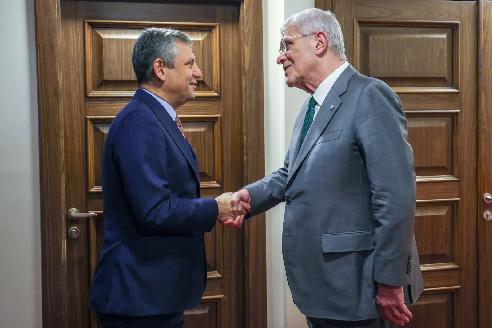 Ozgur Ozel Demokrasi Icin Ara Secim M 1252426 372679 11Zon 1775744376