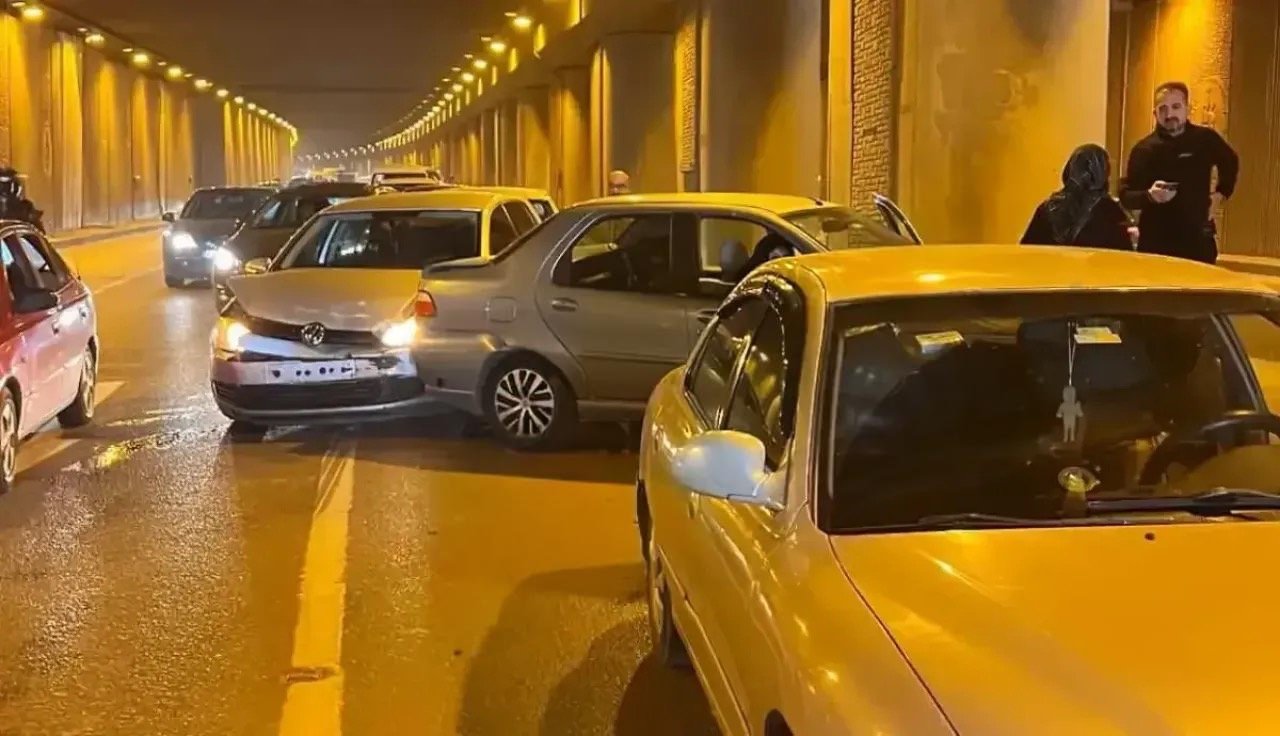 Seka Tunelinde Zincirleme Kaza Trafik Durma Noktasina Geldi 3