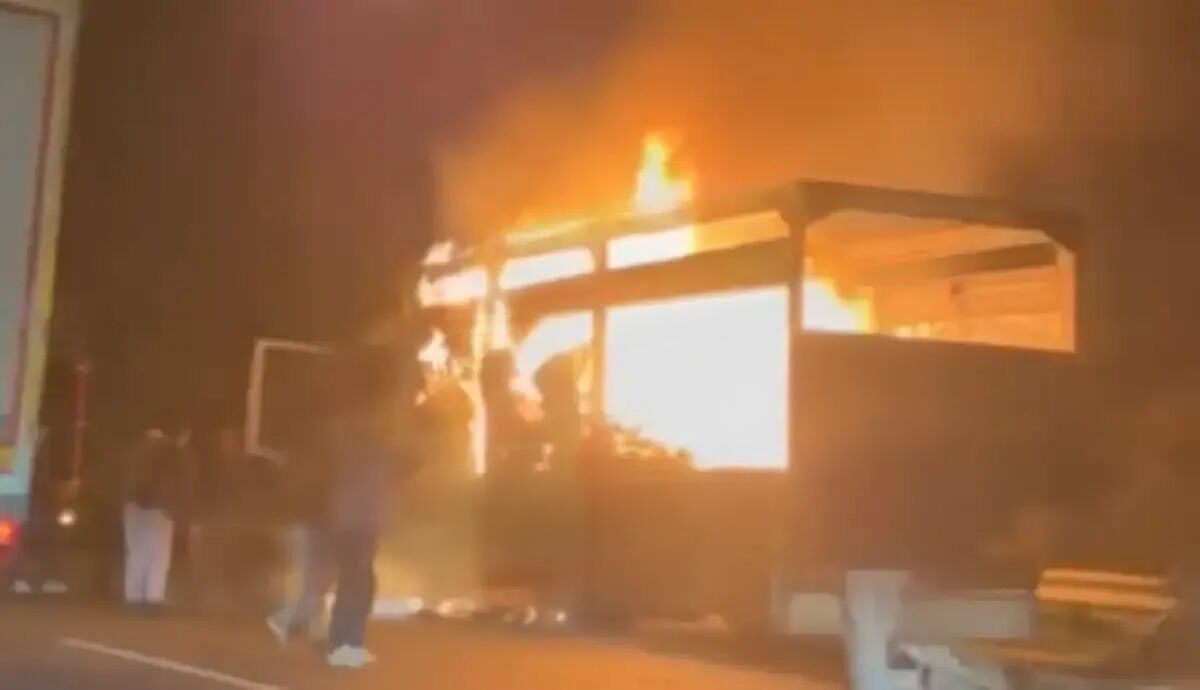 Tem Otoyolunda Tir Alev Alev Yandi 1778292950