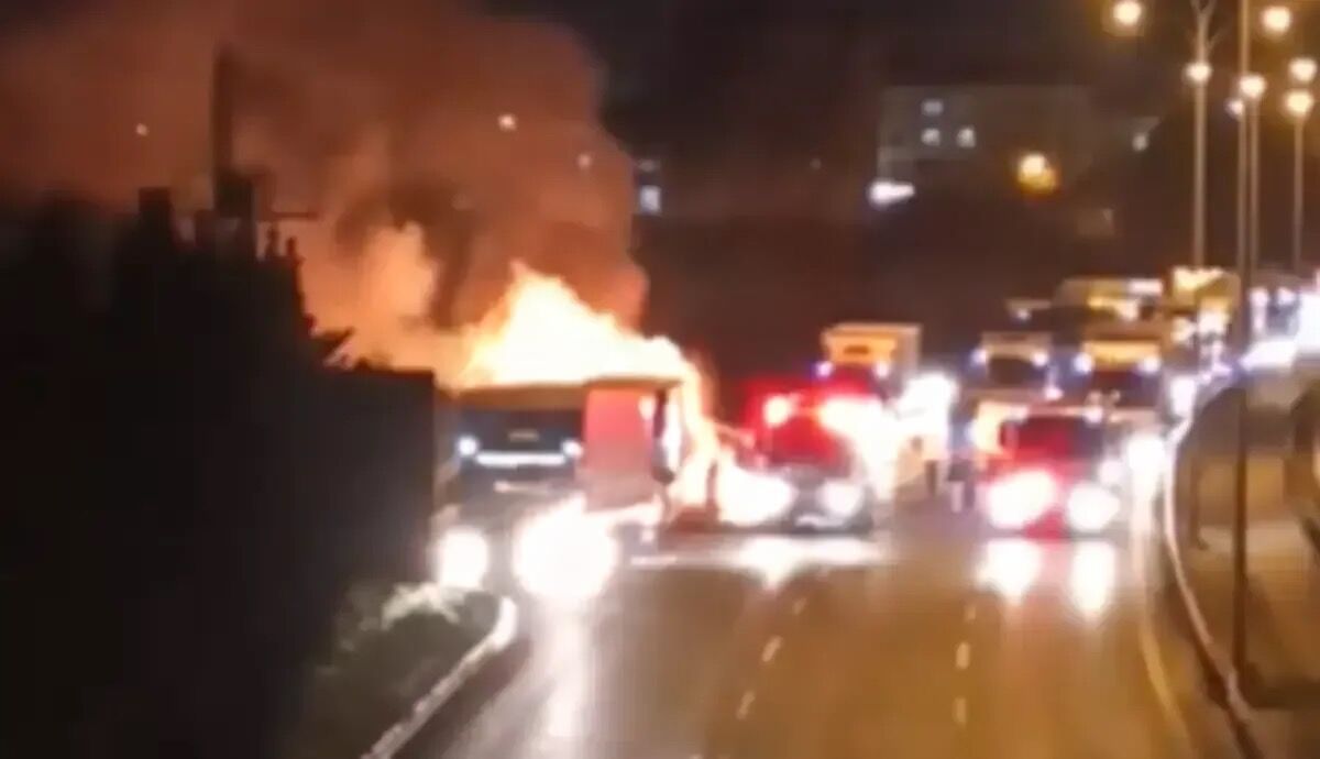 Tem Otoyolunda Tir Alev Alev Yandi 1779670177