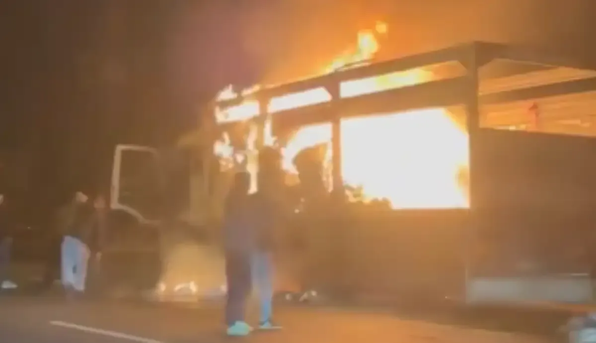 Tem Otoyolunda Tir Alev Alev Yandi 4