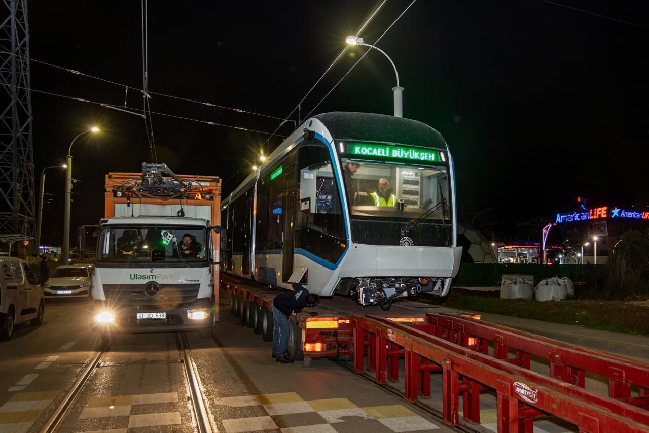 Tramvayların 5'I Bir Yerde, Ulaşım Hızlı Ve Güvende (27)