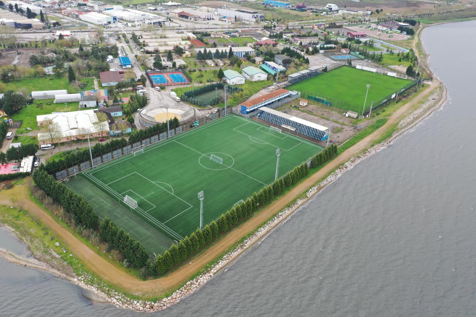 Vi̇nsan Spor Tesi̇sleri̇