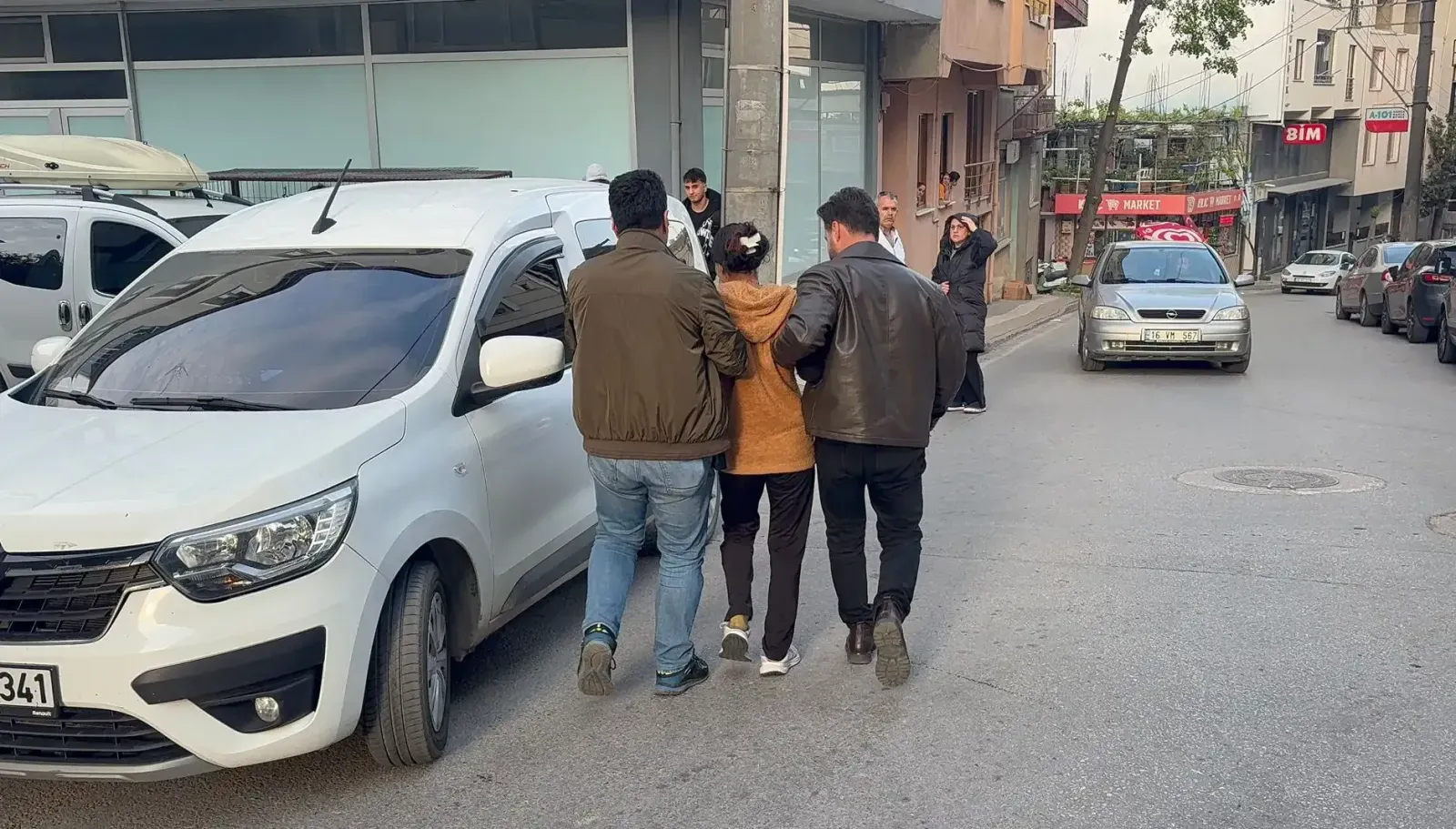 Aldigi Aracta Sucustu Yakalandi Asil Hirsiz Sizsiniz Diye Direndi 4 Kocaeligundem