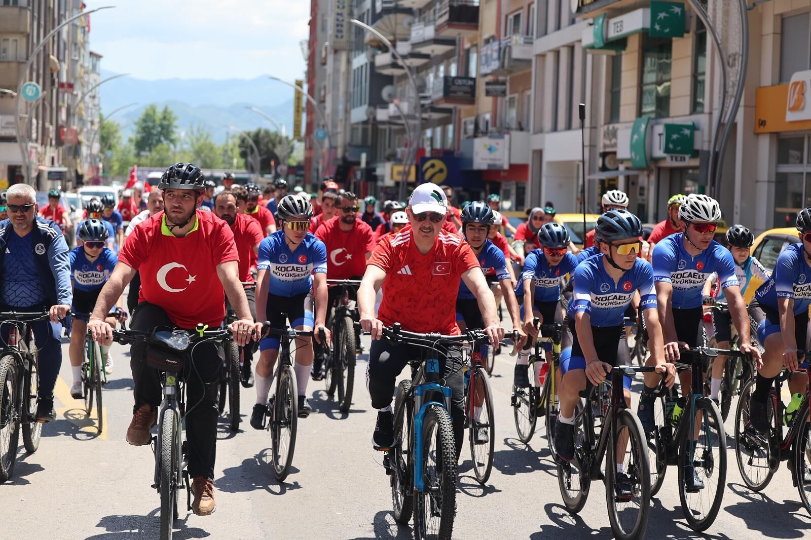 Büyükakın, 19 Mayıs Coşkusunu Gençlerle Birlikte Yaşadı (1)