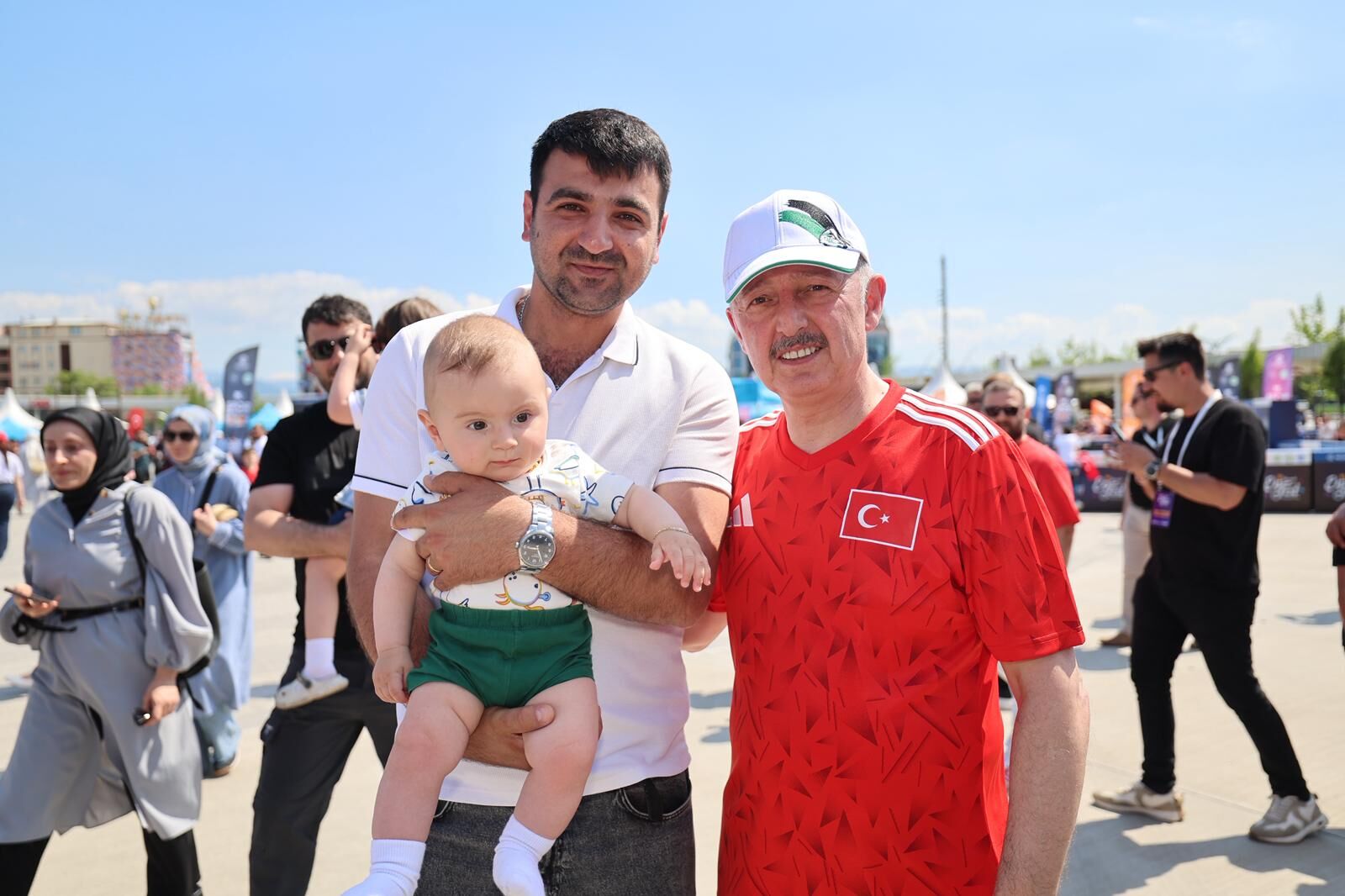Büyükakın, 19 Mayıs Coşkusunu Gençlerle Birlikte Yaşadı (27)