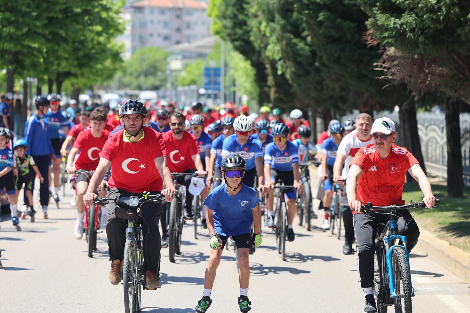 Büyükakın, 19 Mayıs Coşkusunu Gençlerle Birlikte Yaşadı (7)