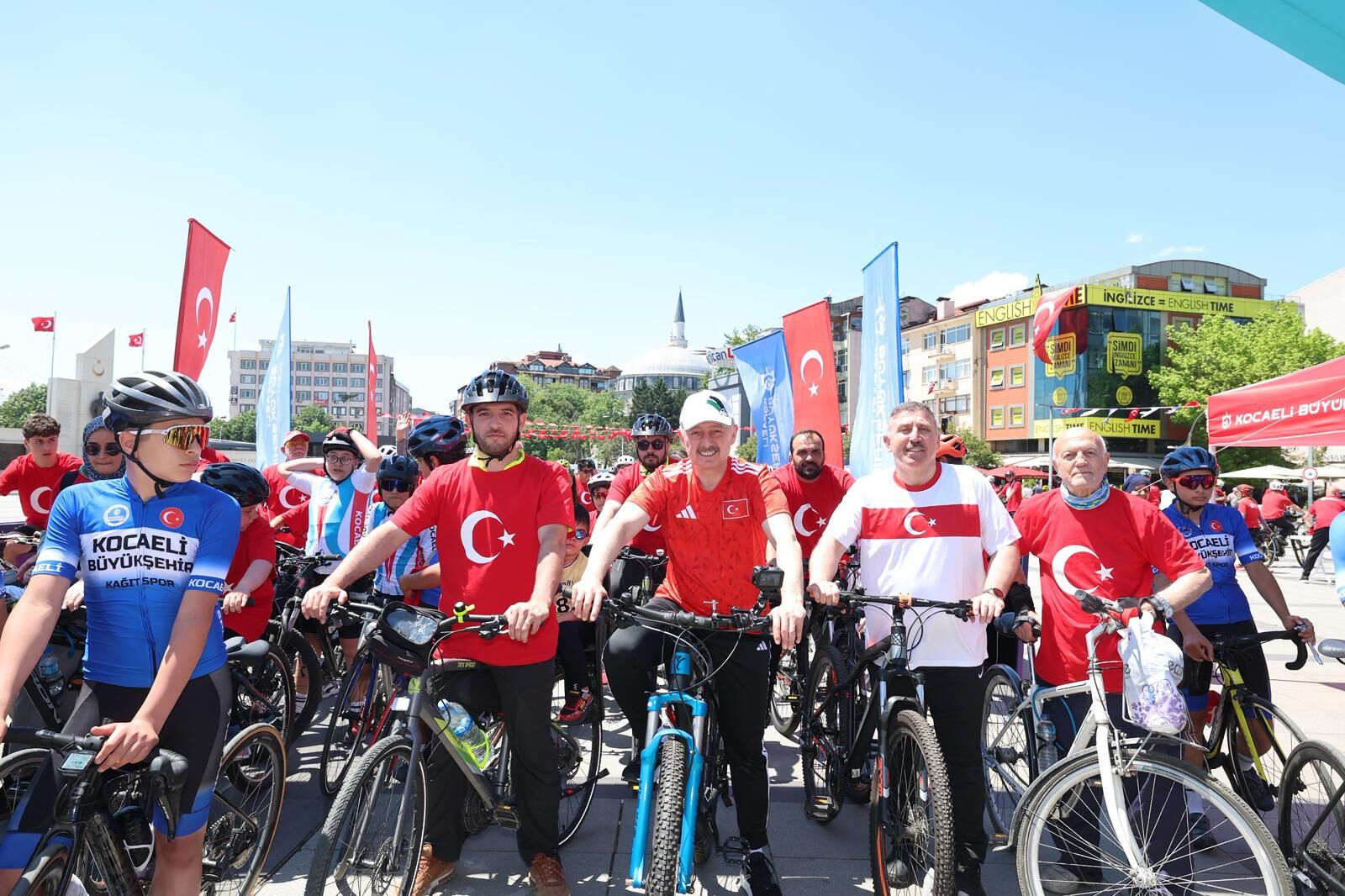 Büyükakın, 19 Mayıs Coşkusunu Gençlerle Birlikte Yaşadı (9)
