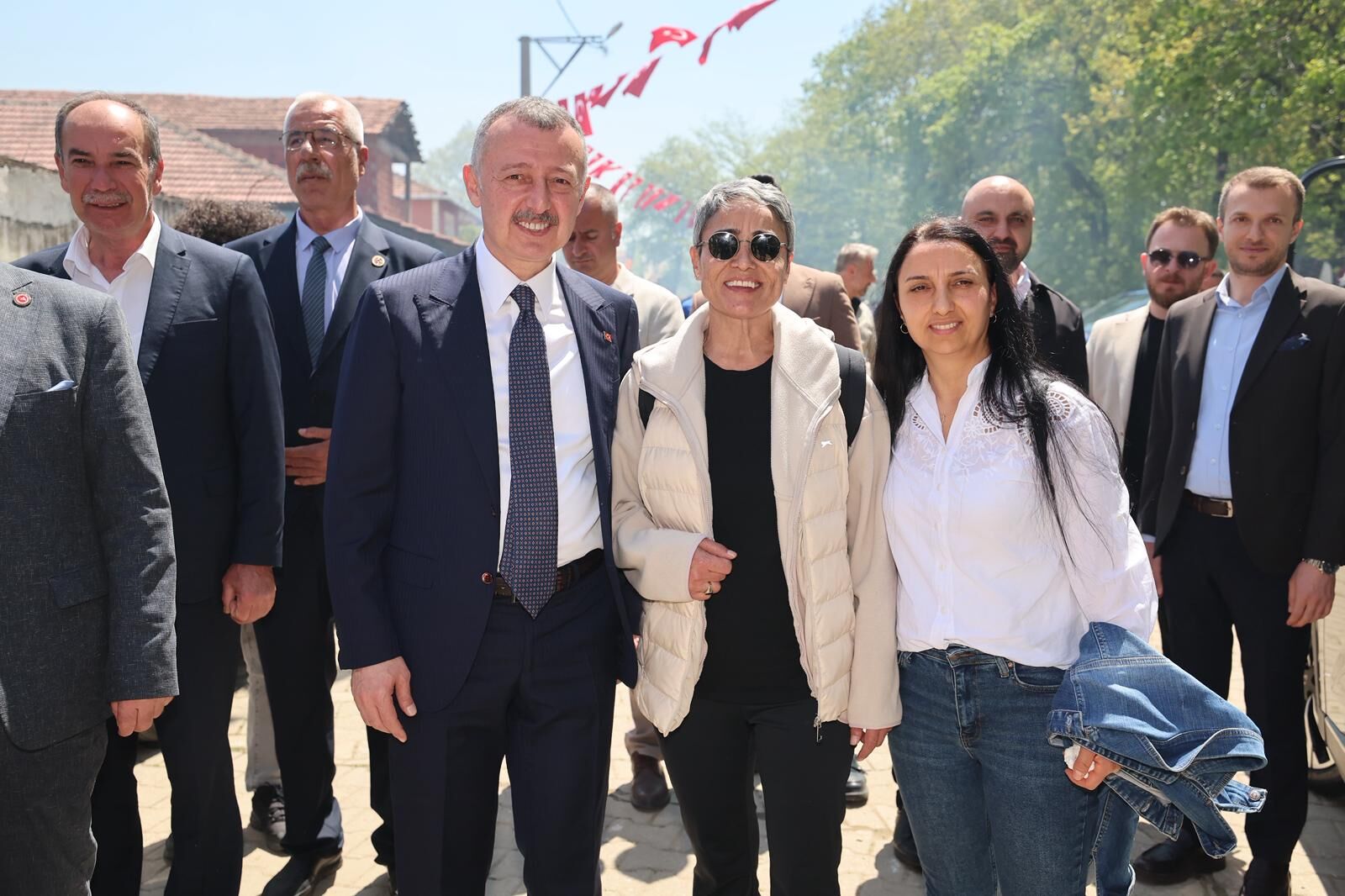 Gelin Tanış Olalım, Işi Kolay Kılalım (2)