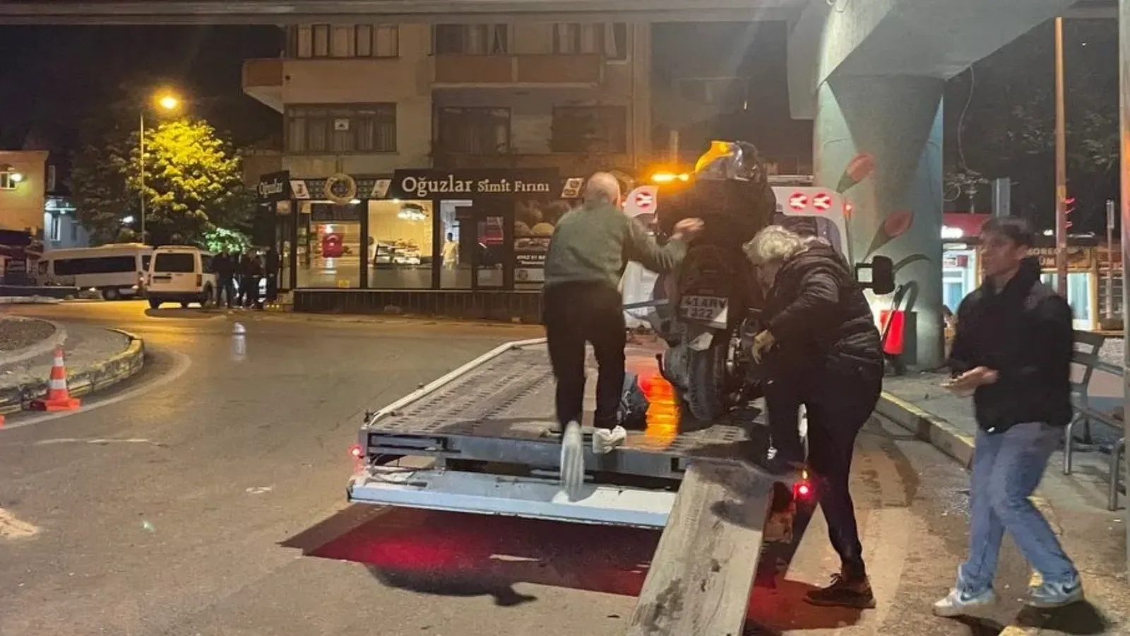 Golcukte Korkutan Kaza Pikap Ile Motosiklet Carpisti 2 Agir Yarali 1
