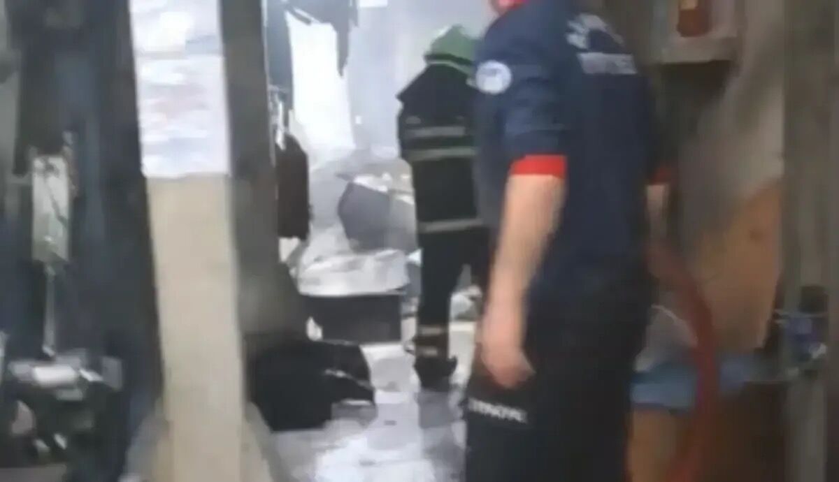 Hendek Osbde Fabrika Patlamasi Agir Yarali Kocaeliye Sevk Edildi 1771738761