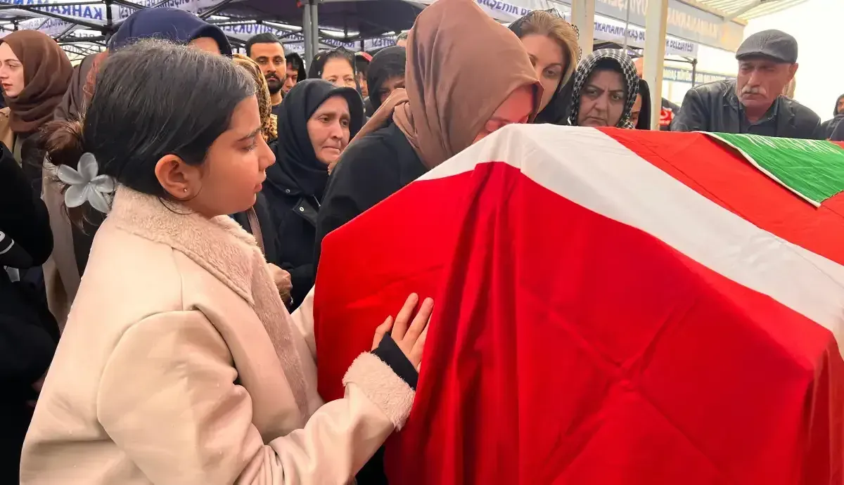 Kahramanmarasta Okul Saldirisinda Yaralanan 11 Yasindaki Almina Son Yolculuguna Ugurlandi 3