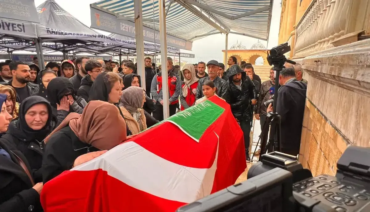 Kahramanmarasta Okul Saldirisinda Yaralanan 11 Yasindaki Almina Son Yolculuguna Ugurlandi 4